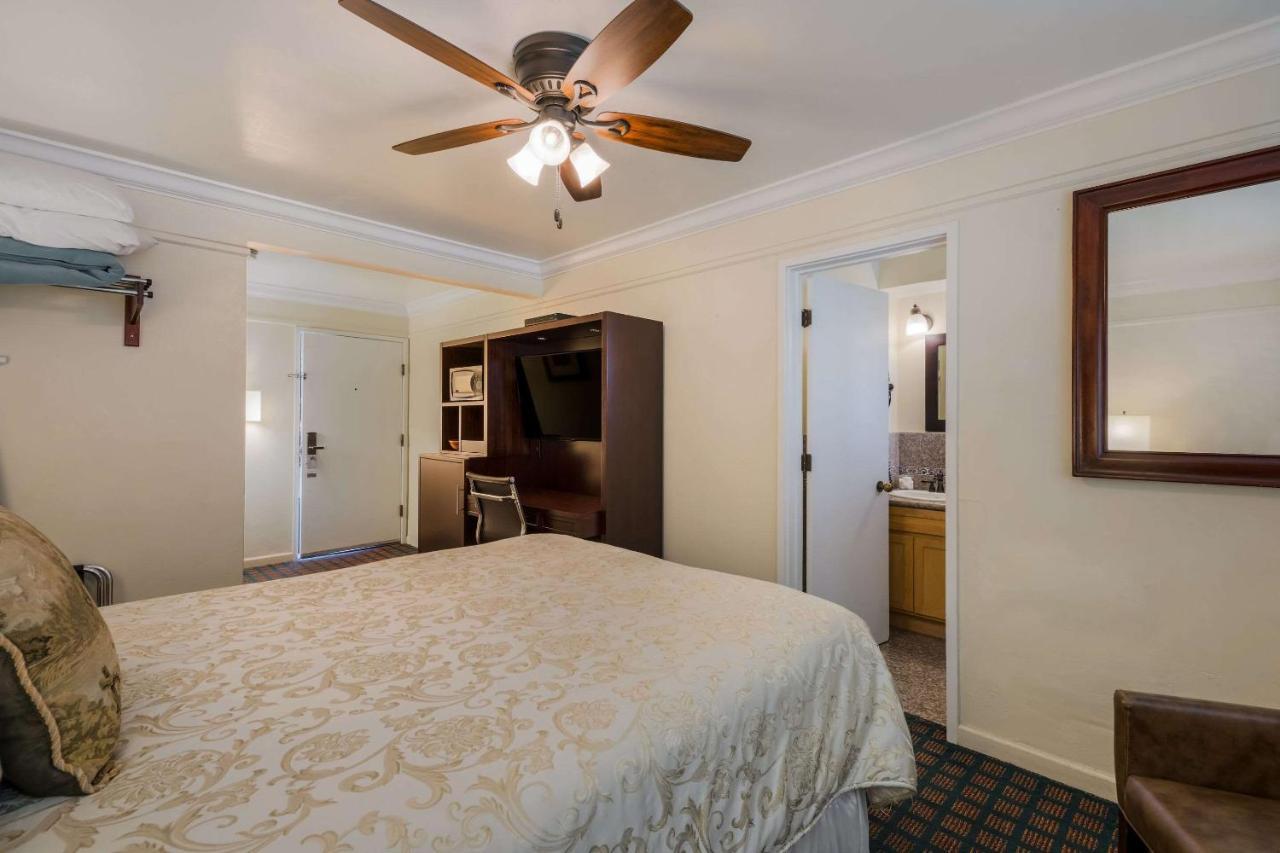 Clarion Collection Carmel Oaks Inn Exteriér fotografie