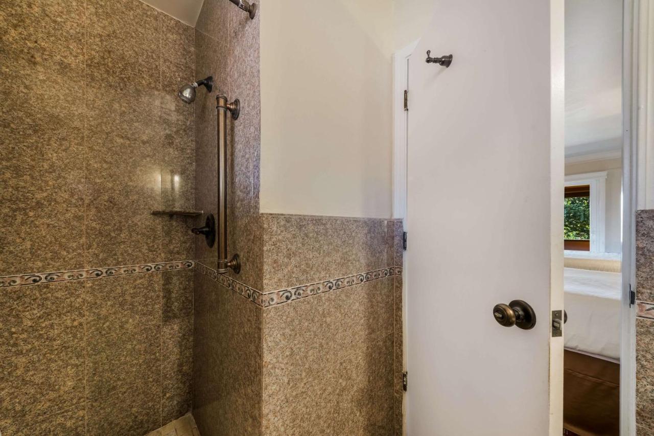 Clarion Collection Carmel Oaks Inn Exteriér fotografie